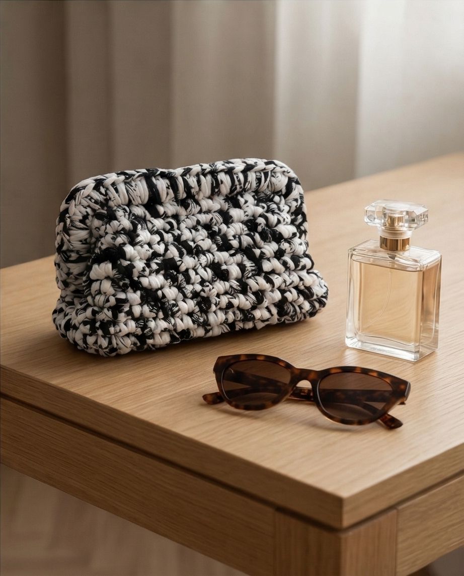 BLACK & WHITE ART BAG