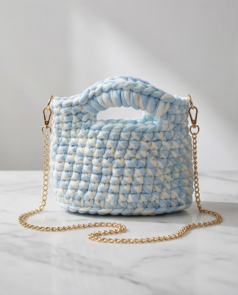 Mini Bag Handmade Azzurro Cielo con Catena Oro