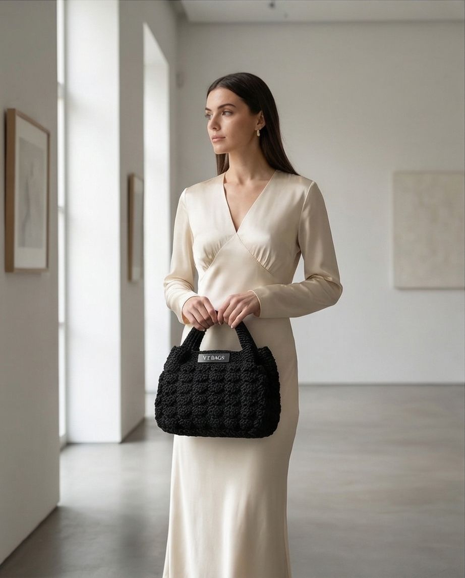 VT BAGS – MODELLO “BLACK ELEGANCE BUCKET BAG”