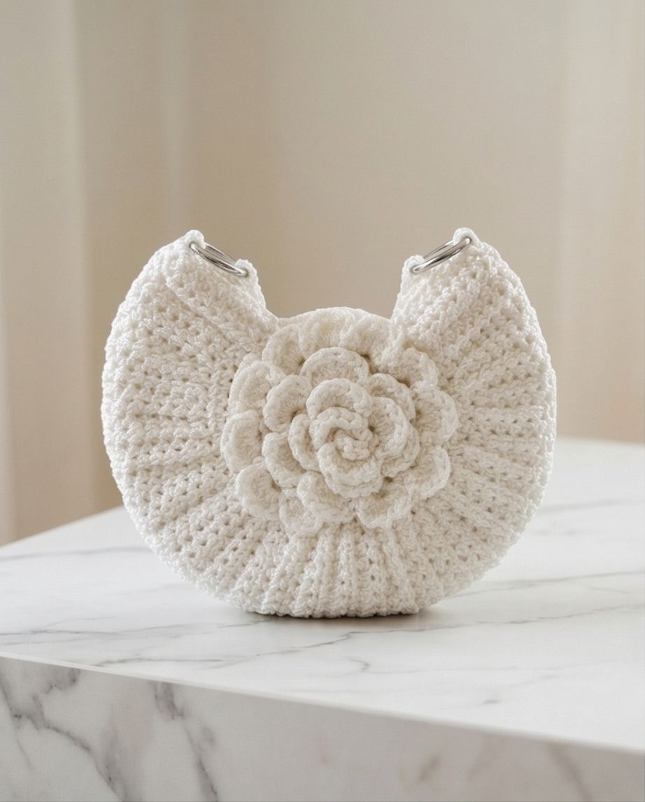 VT BAGS – MODELLO “PEARL BLOOM MOON BAG”