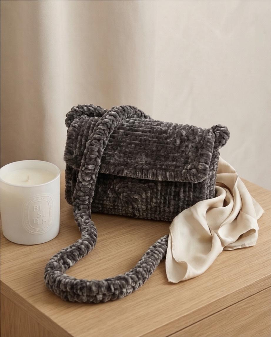 VT BAGS – MODELLO “VELVET TAUPE MINI BAG”
