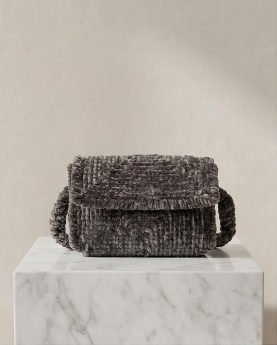VT BAGS – MODELLO “VELVET TAUPE MINI BAG”