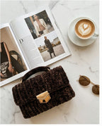 Borsa Handmade Marrone con Catena Oro Elegante